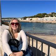 Laureata in Lingue, culture e letteratura straniere offre ripetizioni ad alunni di scuola elementare, media e superiore